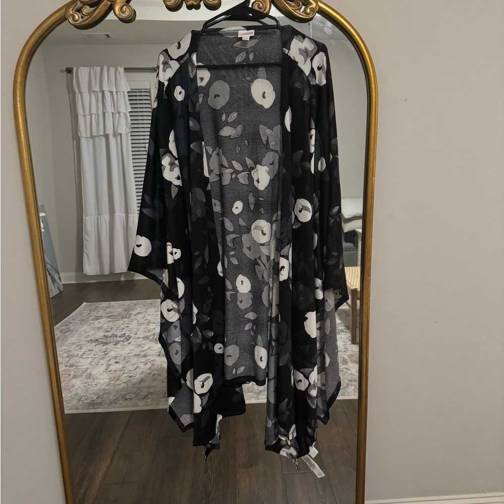 Lularoe Savanah Kaftan- new with tags- size L/XL